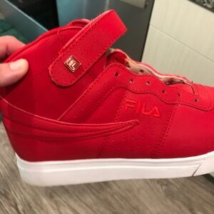 W 9 RED FILA HIGH TOP SNEAKERS